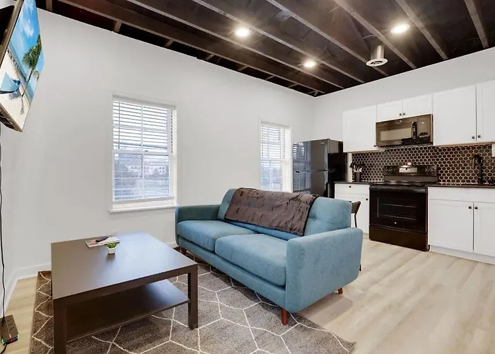 The Neuschwanstein Flat- Walkable Columbus