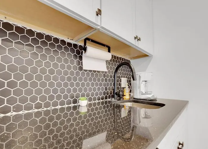 The Neuschwanstein Flat- Walkable Columbus