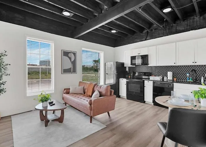The Neuschwanstein Flat- Walkable Columbus