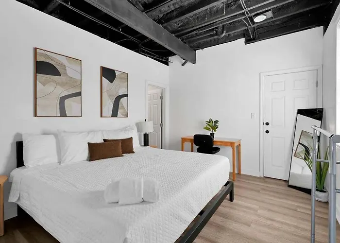 The Neuschwanstein Flat- Walkable Columbus